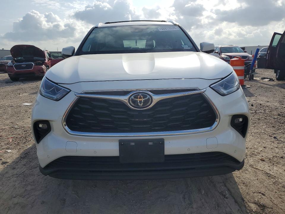2020 Toyota Highlander VIN 5TDDZRBH9LS028265 COPART salvage auction — MINOR DENT/SCRATCHES, TX - SALVAGE VEHICLE TITLE, sold $13,200 on 2026-07-27 (photo 5)
