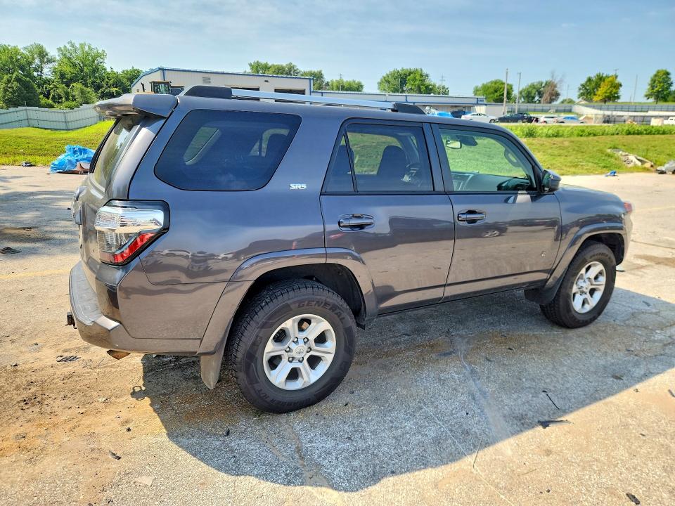 2022 Toyota 4runner VIN JTEMU5JR0N6055046 COPART salvage auction — MINOR DENT/SCRATCHES, Mo - Certificate Of Title, sold $27,000 on 2026-07-07 (photo 3)