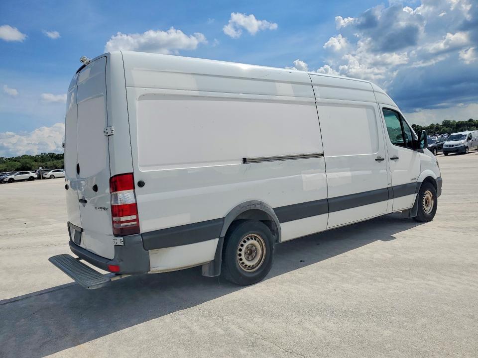 2016 Mercedes-benz Sprinter VIN WD3PE8DD8GP250271 COPART salvage auction — MINOR DENT/SCRATCHES, Fl - Certificate Of Title, sold $3,500 on 2026-08-02 (photo 3)
