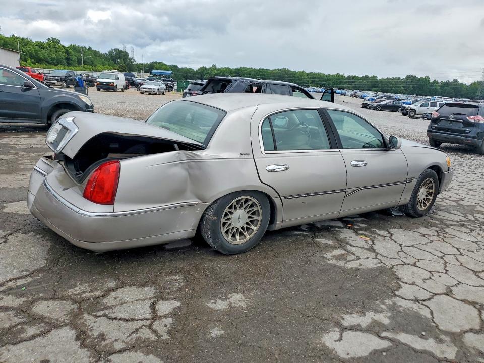 2002 Lincoln TOWN CAR VIN 1LNHM82W42Y611866 COPART salvage auction — REAR END, Tn - Salvage Certificate, sold $575 on 2026-07-09 (photo 3)