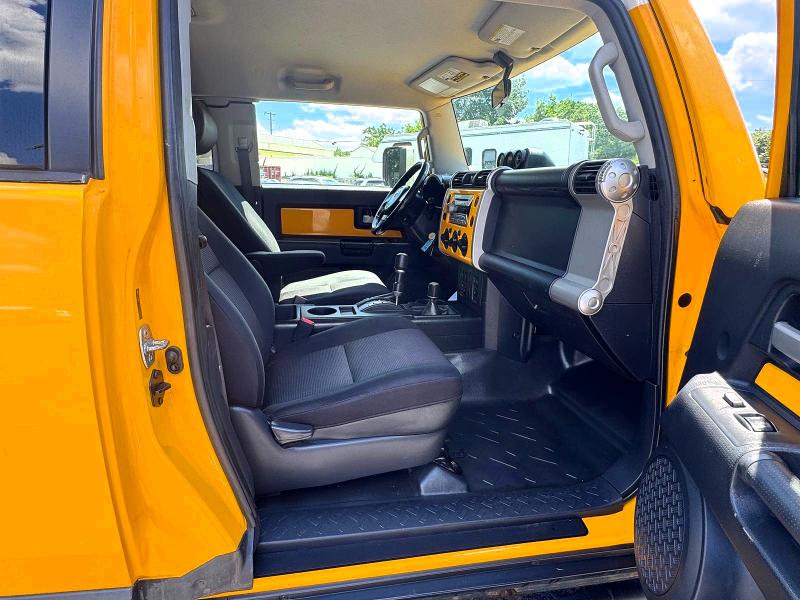2007 Toyota Fj cruiser VIN JTEBU11F470029965 COPART salvage auction — MINOR DENT/SCRATCHES, Nj - Certificate Of Title, sold $5,500 on 2026-07-14 (photo 8)