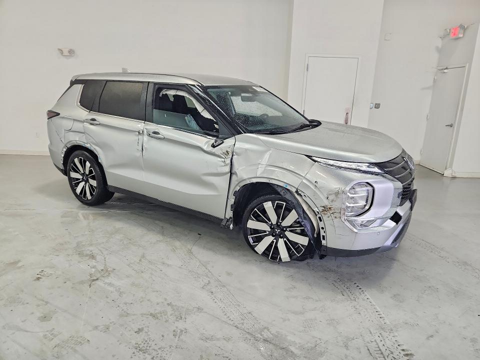 2025 Mitsubishi Outlander VIN JA4J3VA84SZ032794 COPART salvage auction — SIDE, AZ - CERT OF TITLE - SALVAGE (P), sold $6,500 on 2026-07-27 (photo 4)