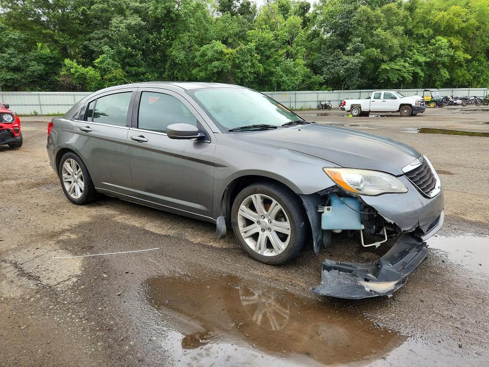 2013 Chrysler VIN 1C3CCBBB8DN728211 COPART salvage auction — WATER/FLOOD, Salvage Title, sold $150 on 2026-07-09 (photo 4)