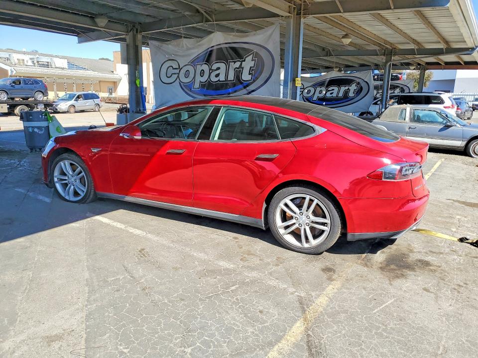 2013 Tesla Model s VIN 5YJSA1CNXDFP12929 COPART salvage auction — MINOR DENT/SCRATCHES, Ca - Dis/Dlr/Exp Only Clean Title (P), sold $2,350 on 2026-07-14 (photo 2)