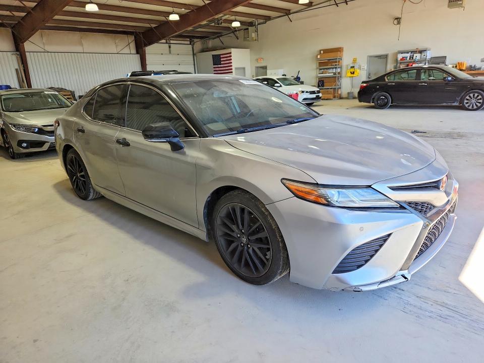 2018 Toyota Camry VIN 4T1B61HK0JU124682 COPART salvage auction — MINOR DENT/SCRATCHES, Va - Non Public Clean Title, sold $6,100 on 2026-07-02 (photo 4)