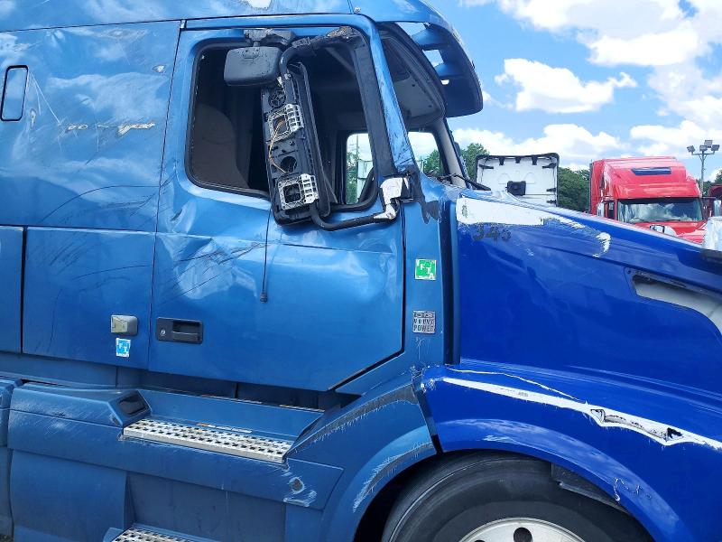 2014 Volvo VIN 4V4NC9EG7EN153626 COPART salvage auction — SIDE, In - Bill Of Sale - Parts Only, sold $275 on 2026-07-23 (photo 5)