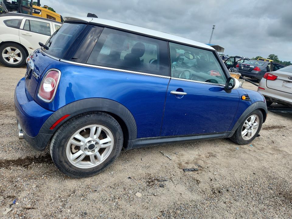 2013 Mini Cooper VIN WMWSU3C59DT545038 COPART salvage auction — SIDE, Fl - Cert Of Title Slvg Rebuildable, sold $225 on 2026-07-23 (photo 3)