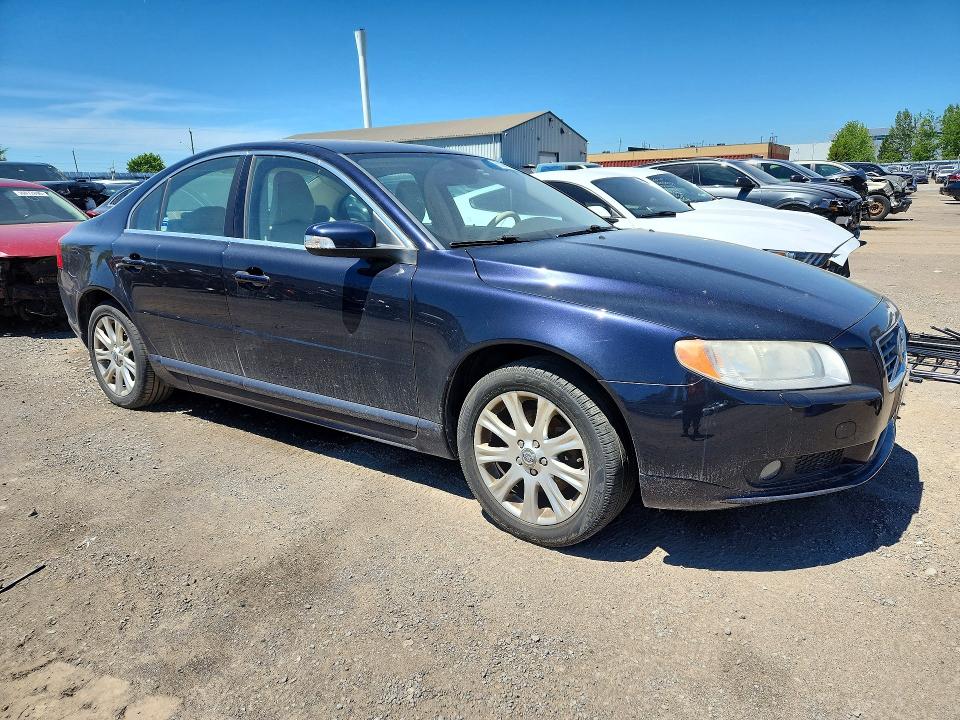 2010 Volvo VIN YV1982AS0A1126442 COPART salvage auction — ENGINE BURN, On - Permit No Brand - Unfit, sold $325 on 2026-07-09 (photo 4)