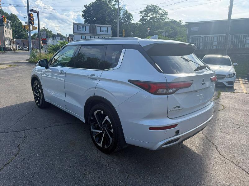 2022 Mitsubishi Outlander VIN JA4J4VA8XNZ082150 COPART salvage auction — MINOR DENT/SCRATCHES, IN - CERTIFICATE OF TITLE (P), sold $9,300 on 2026-07-17 (photo 2)