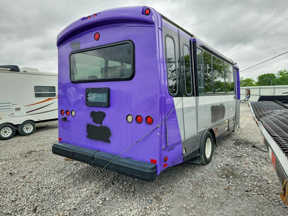 2019 Ford Econoline VIN 1FDFE4FS5KDC61188 COPART salvage auction — MINOR DENT/SCRATCHES, Tn - Certificate Of Title, sold $3,650 on 2026-08-17 (photo 3)