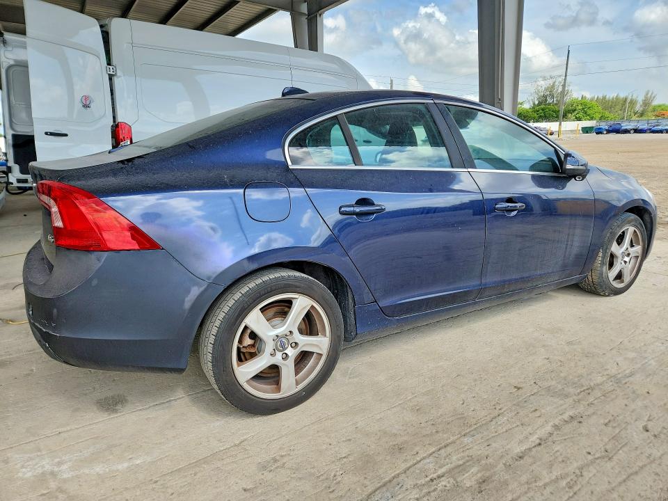 2012 Volvo S60 VIN YV1622FS5C2080102 COPART salvage auction — Burn Interior, FL - CERT OF TITLE SLVG REBUILDABLE, sold $275 on 2026-08-12 (photo 3)