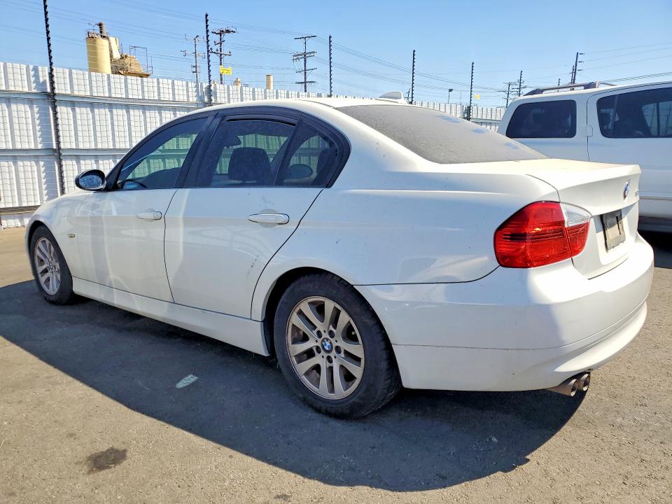 2006 BMW 3 series VIN WBAVB13526KX33514 COPART salvage auction — MINOR DENT/SCRATCHES, Ca - Dis/Dlr/Exp Only Clean Title, sold $500 on 2026-07-06 (photo 2)