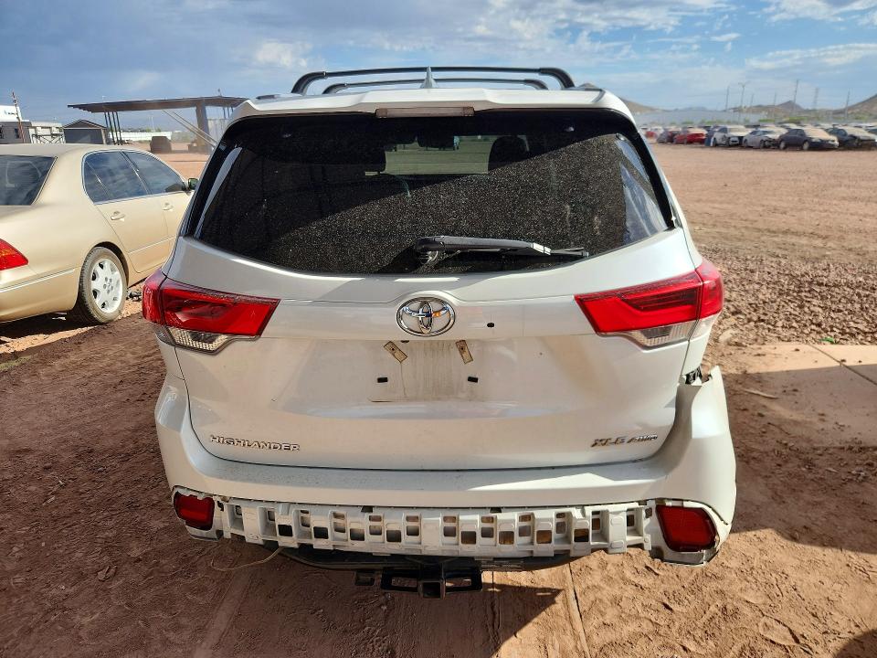 2018 Toyota Highlander VIN 5TDJZRFH4JS498178 COPART salvage auction — SIDE, Az - Cert Of Title - Salvage, sold $10,300 on 2026-07-14 (photo 6)