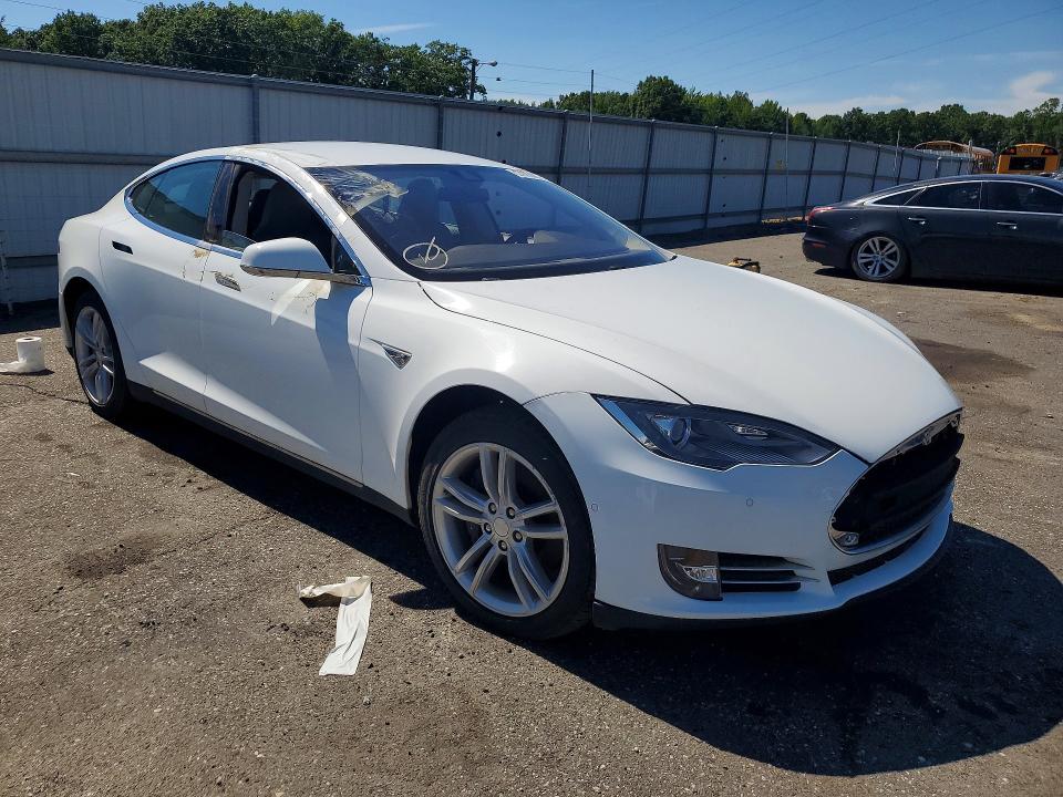 2014 Tesla Model s VIN 5YJSA1H1XEFP55657 COPART salvage auction — STRIPPED, Pa - Cert Of Title (P), sold $3,450 on 2026-07-28 (photo 4)