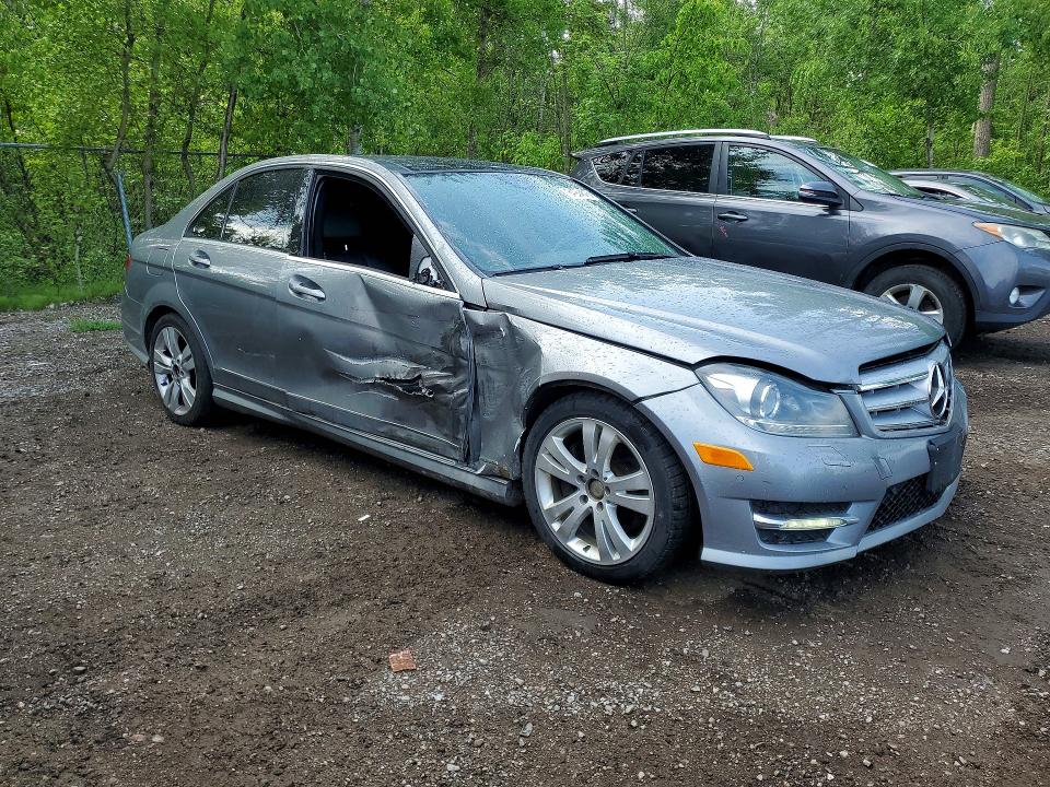 2012 Mercedes-benz C-klasse VIN WDDGF8BB1CA605899 COPART salvage auction — SIDE, Salvage Title, sold $1,900 on 2026-07-14 (photo 4)