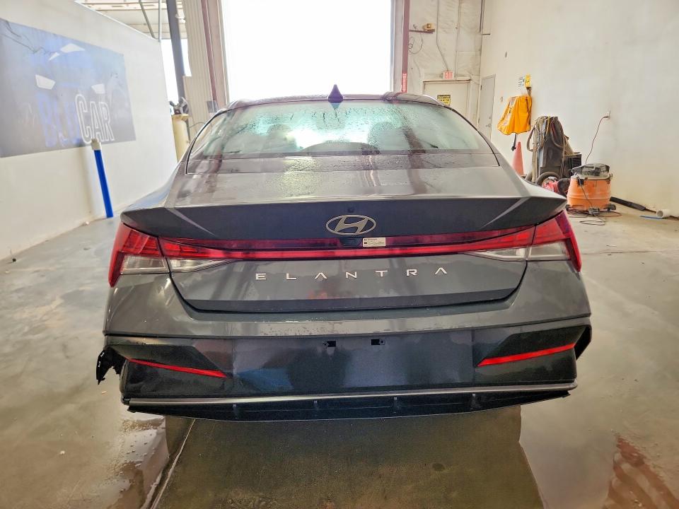 2025 Hyundai Elantra VIN KMHLS4DG0SU862518 COPART salvage auction — REAR END, Il - Certificate Of Title (P), sold $13,600 on 2026-07-06 (photo 6)