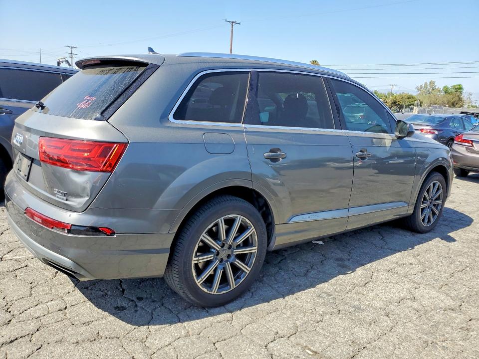 2017 Audi Q7 VIN WA1VAAF76HD007837 COPART salvage auction — MINOR DENT/SCRATCHES, FL - DIS/DLR/EXP ONLY CLEAN TITLE, sold $5,400 on 2026-07-27 (photo 3)