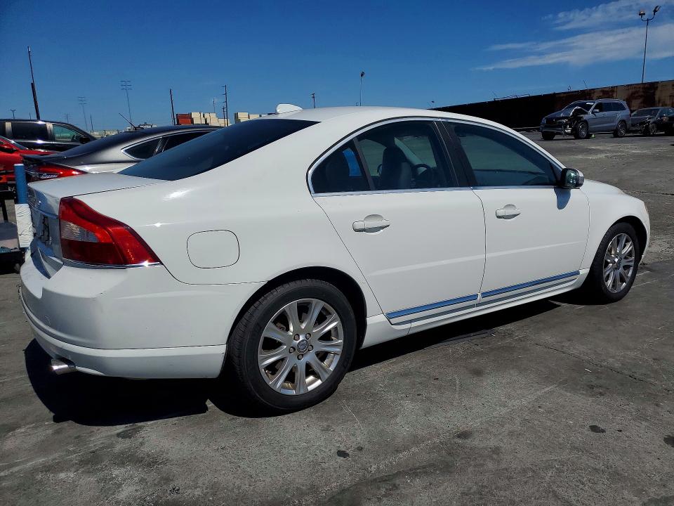 2011 Volvo S80 VIN YV1940AS9B1146903 COPART salvage auction — REAR END, CA - SALVAGE CERTIFICATE, sold $225 on 2026-07-22 (photo 3)