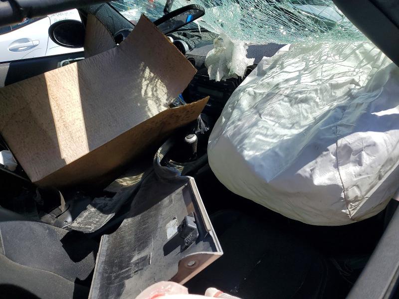 2007 Mazda Mx-5 VIN JM1NC25F570131697 COPART salvage auction — ROLLOVER, Or - Wrecker's Notice (Parts Only), sold $350 on 2026-07-13 (photo 8)