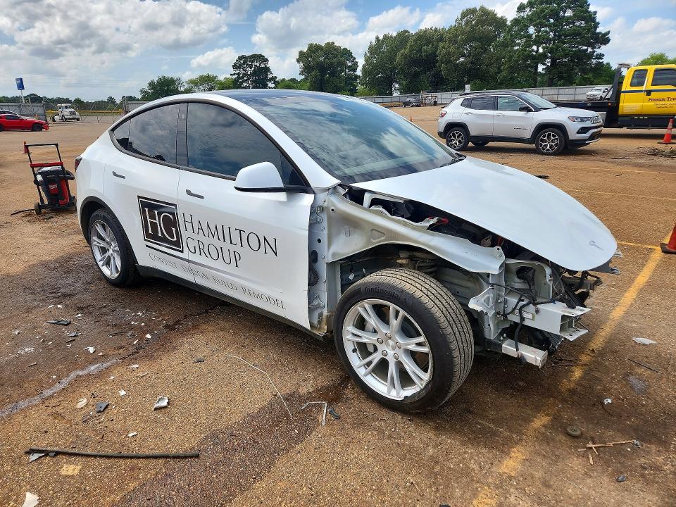 2023 Tesla Model y VIN 7SAYGDEE4PA093630 COPART salvage auction — FRONT END, Tx - Salvage Vehicle Title, sold $8,000 on 2026-07-27 (photo 4)