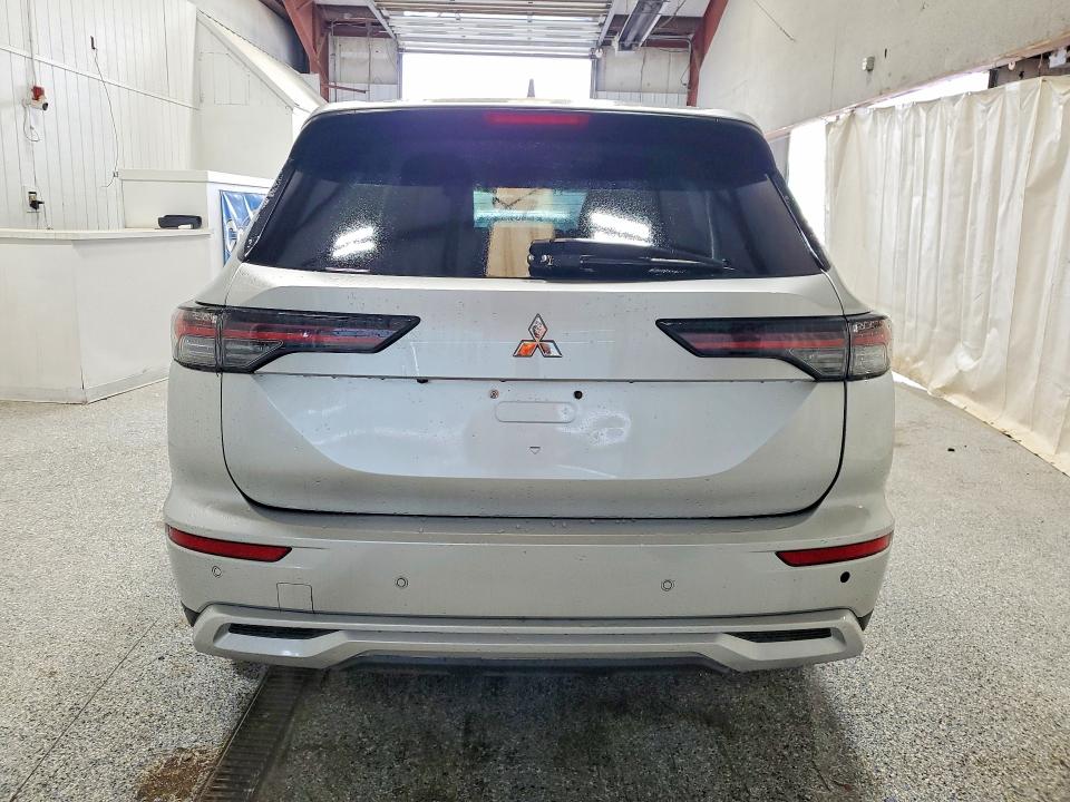 2025 Mitsubishi Outlander VIN JA4J4VA87SZ016716 COPART salvage auction — NORMAL WEAR, Nj - Certificate Of Title, sold $18,300 on 2026-07-08 (photo 6)
