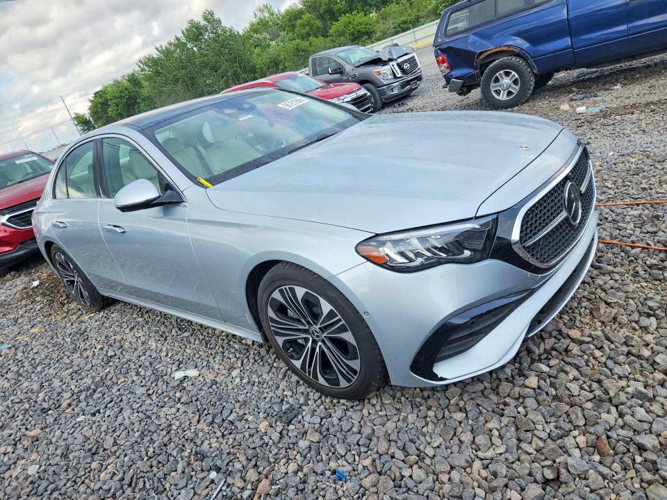 2025 Mercedes-benz VIN W1KLF6BB4SA102398 COPART salvage auction — WATER/FLOOD, Il - Salvage Cert-Flood, sold $33,750 on 2026-07-27 (photo 4)