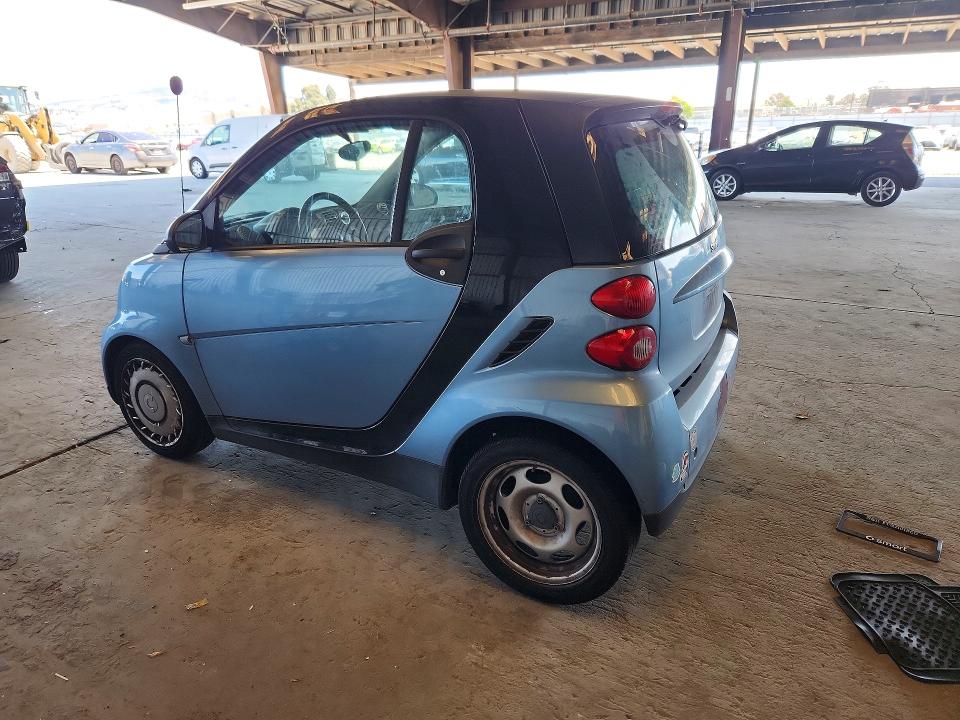 2011 Smart Fortwo VIN WMEEJ3BA3BK442371 COPART salvage auction — MINOR DENT/SCRATCHES, CA - DIS/DLR/EXP APP FOR DUP CLEAN, sold $975 on 2026-07-09 (photo 2)
