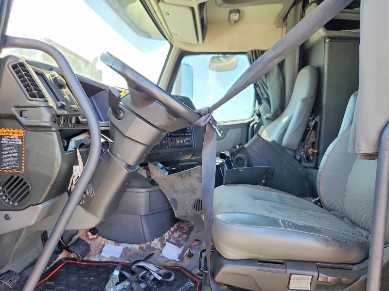 2022 Volvo VIN 4V4NC9EJ1NN305993 COPART salvage auction — FRONT END, Ca - Salvage Certificate, sold $9,100 on 2026-07-30 (photo 5)