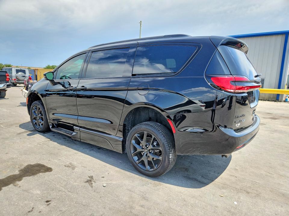 2024 Chrysler Pacifica VIN 2C4RC1BG7RR173502 COPART salvage auction — FRONT END, Fl - Cert Of Title Slvg Rebuildable, sold $21,200 on 2026-08-20 (photo 2)