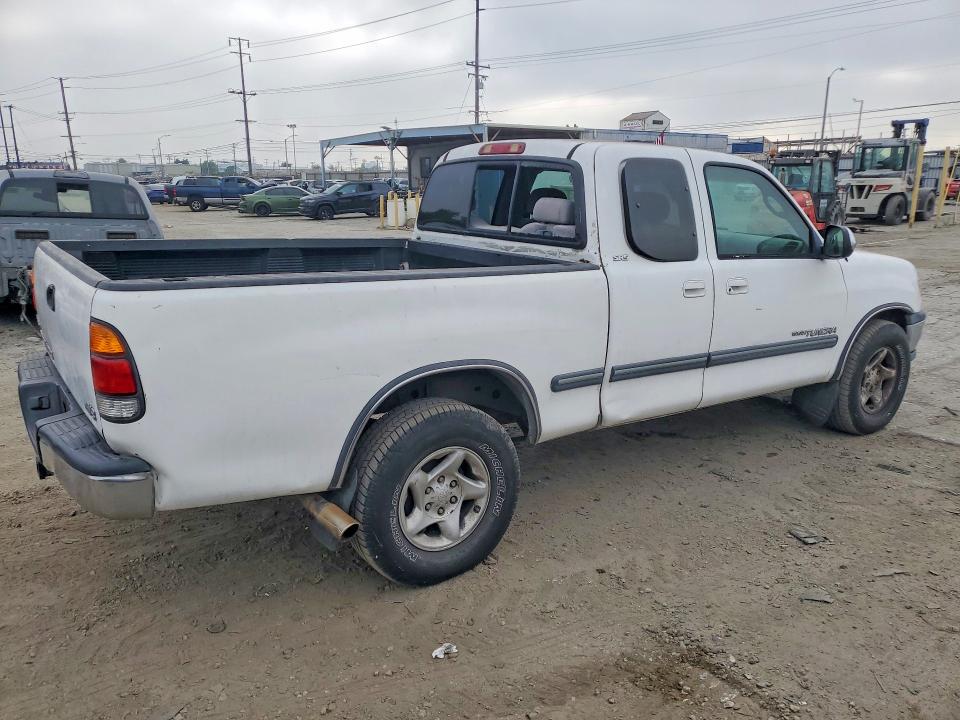 2002 Toyota Tundra VIN 5TBRT341X2S280490 COPART salvage auction — MINOR DENT/SCRATCHES, Ca - Dis/Dlr/Exp Only Clean Title, sold $1,400 on 2026-07-06 (photo 3)