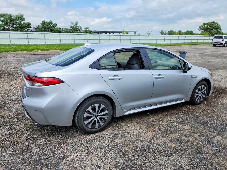 2021 Toyota Corolla VIN JTDEAMDE2MJ013395 COPART salvage auction — HAIL, Wi - Cert Of Title-Claim Paid, sold $12,400 on 2026-07-14 (photo 3)