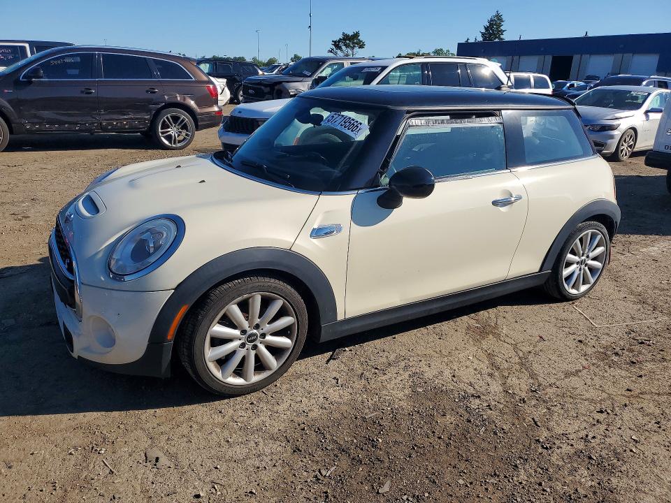 2015 Mini Cooper VIN WMWXP7C55F2A35429 COPART salvage auction — REAR END, Mi - Certificate Of Title, sold $550 on 2026-08-07 (photo 1)