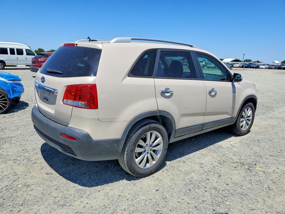 2011 Kia Sorento VIN 5XYKT4A22BG099795 COPART salvage auction — MECHANICAL, Ca - Dis/Dlr/Exp Only Clean Title (P), sold $800 on 2026-07-30 (photo 3)