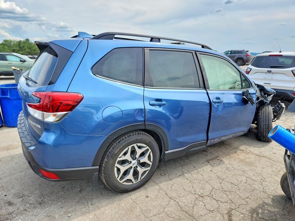 2019 Subaru VIN JF2SKAEC5KH529493 COPART salvage auction — ROLLOVER, PA - CERTIFICATE OF SALVAGE, sold $525 on 2026-07-31 (photo 3)