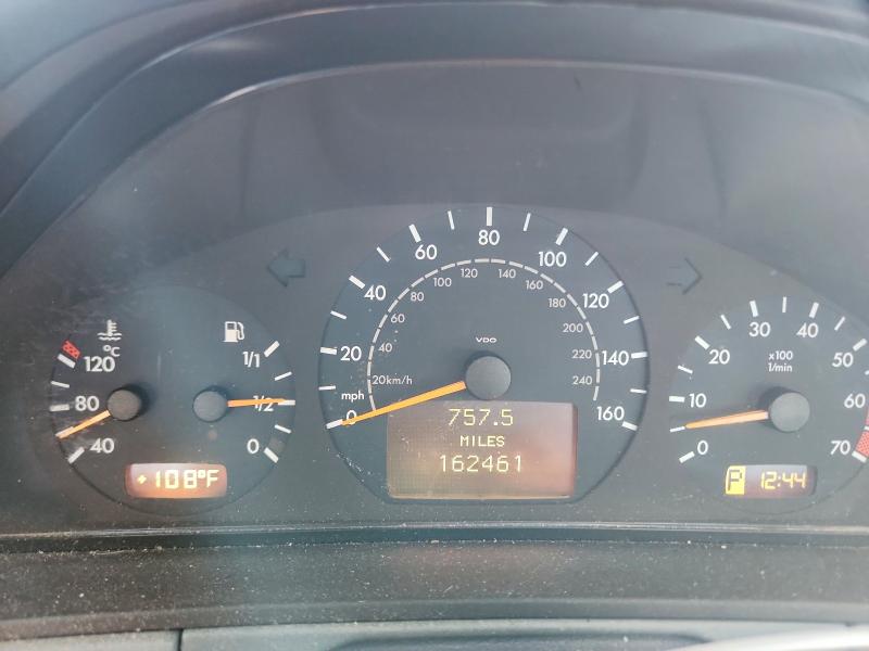 2000 Mercedes-benz E-class VIN WDBJF83J4YX035860 COPART salvage auction — MINOR DENT/SCRATCHES, Az - Certificate Of Title, sold $800 on 2026-07-13 (photo 9)