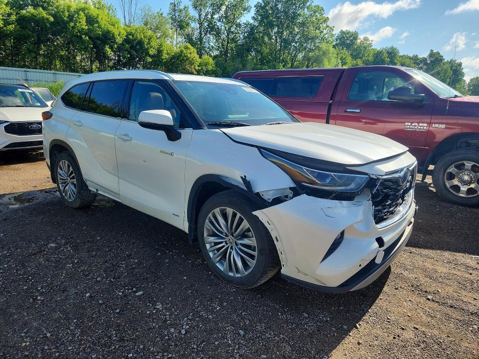 2021 Toyota Highlander VIN 5TDEBRCH4MS052286 COPART salvage auction — SIDE, Mi - Scrap Certificate Of Title, sold $16,400 on 2026-07-22 (photo 4)