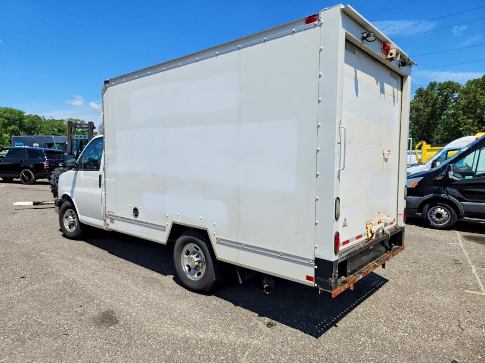 2019 Chevrolet Express 3500 VIN 1GB0GRFP2K1189059 COPART salvage auction — MINOR DENT/SCRATCHES, NJ - CERTIFICATE OF TITLE, sold $1,000 on 2026-07-09 (photo 2)