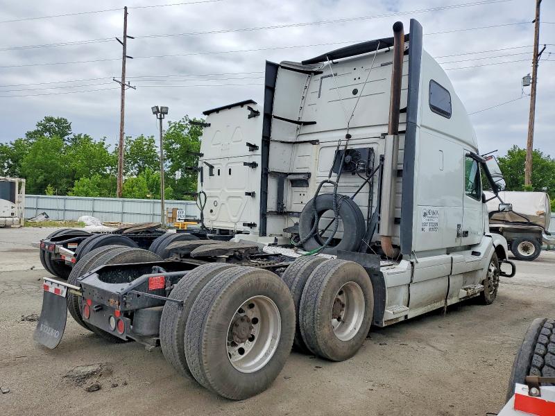 2015 Volvo VIN 4V4NC9TG9FN916024 COPART salvage auction — FRONT END, Il - Salvage Certificate, sold $3,250 on 2026-07-09 (photo 4)