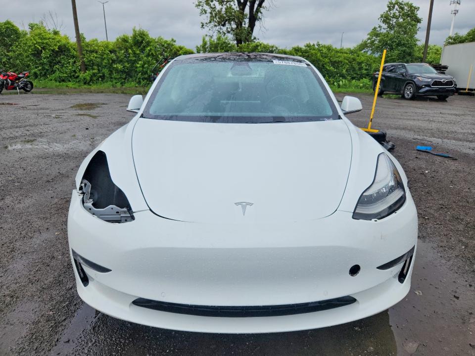 2018 Tesla Model 3 VIN 5YJ3E1EA7JF104008 COPART salvage auction — SIDE, Qc - Gravement Accidente, sold $5,300 on 2026-07-21 (photo 5)