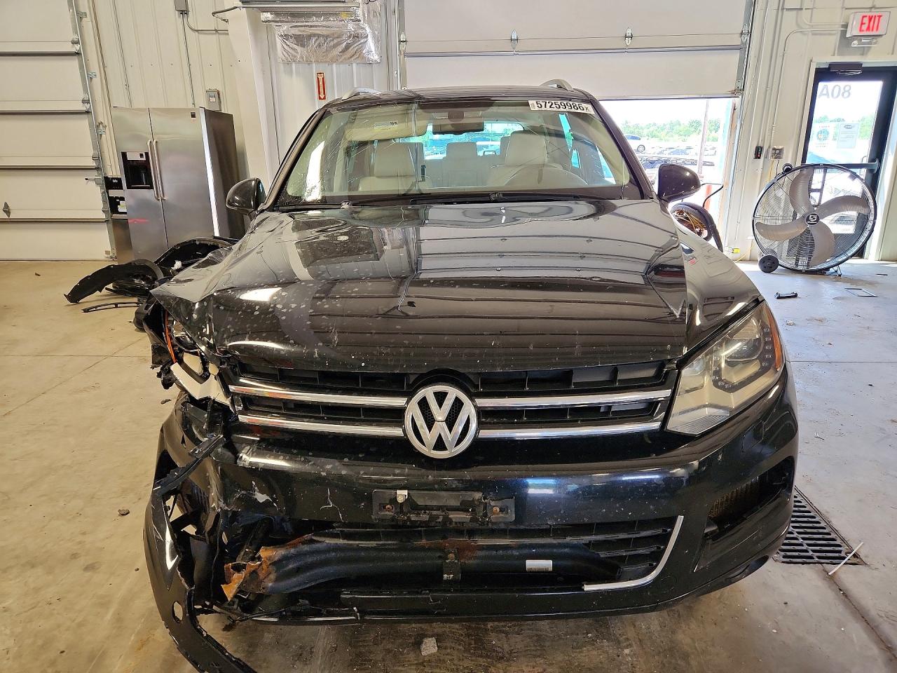 2012 Volkswagen Touareg VIN WVGEK9BPXCD010395 COPART salvage auction — Front End, MN - CERT OF TITLE-PRIOR SALVAGE, sold $900 on 2026-07-02 (photo 5)