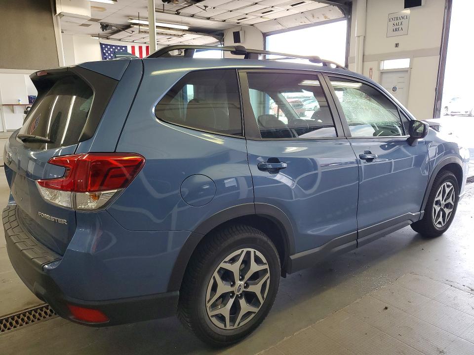 2022 Subaru Forester VIN JF2SKAEC3NH412726 COPART salvage auction — FRONT END, WA - BILL OF SALE, sold $5,600 on 2026-07-31 (photo 3)