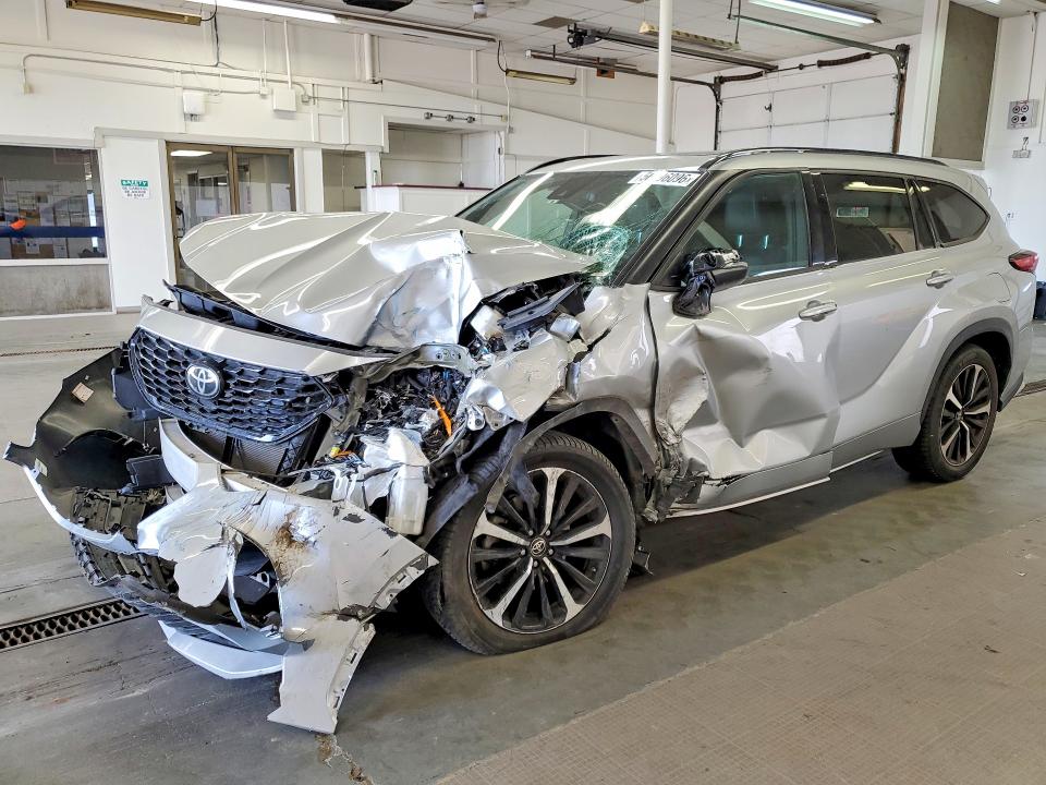 2022 Toyota Highlander VIN 5TDJZRBH5NS219221 COPART salvage auction — FRONT END, Wa - Bill Of Sale, sold $7,500 on 2026-07-06 (photo 1)