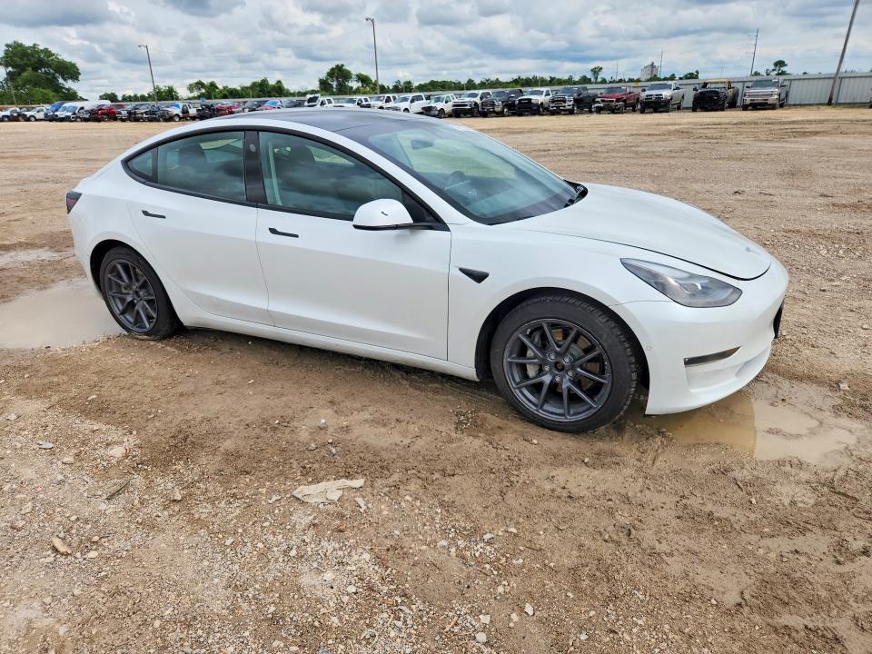 2022 Tesla Model 3 VIN 5YJ3E1EB1NF196263 COPART salvage auction — SIDE, TX - SALVAGE VEHICLE TITLE (P), sold $6,000 on 2026-07-29 (photo 4)
