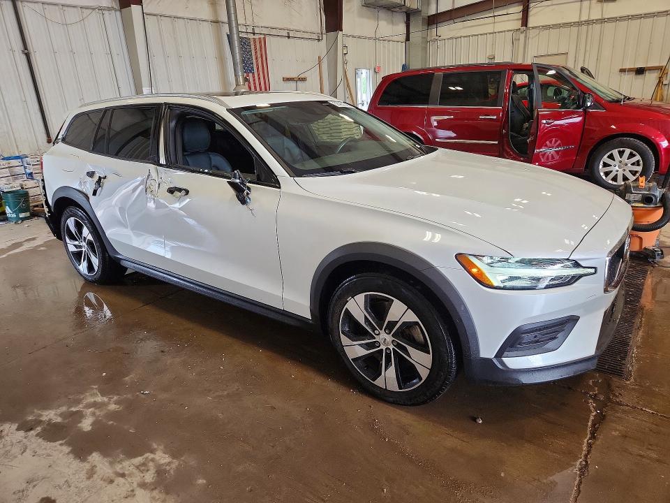 2020 Volvo V60 cross country VIN YV4102WK3L1039587 COPART salvage auction — REAR END, WI - CERT OF TITLE-CLAIM PAID, sold $6,700 on 2026-07-27 (photo 4)