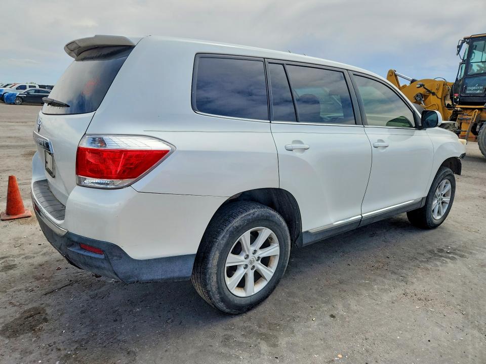 2013 Toyota Highlander VIN 5TDZA3EH8DS036347 COPART salvage auction — FRONT END, Nm - Cert Of Title-Salvage, sold $2,800 on 2026-07-13 (photo 3)