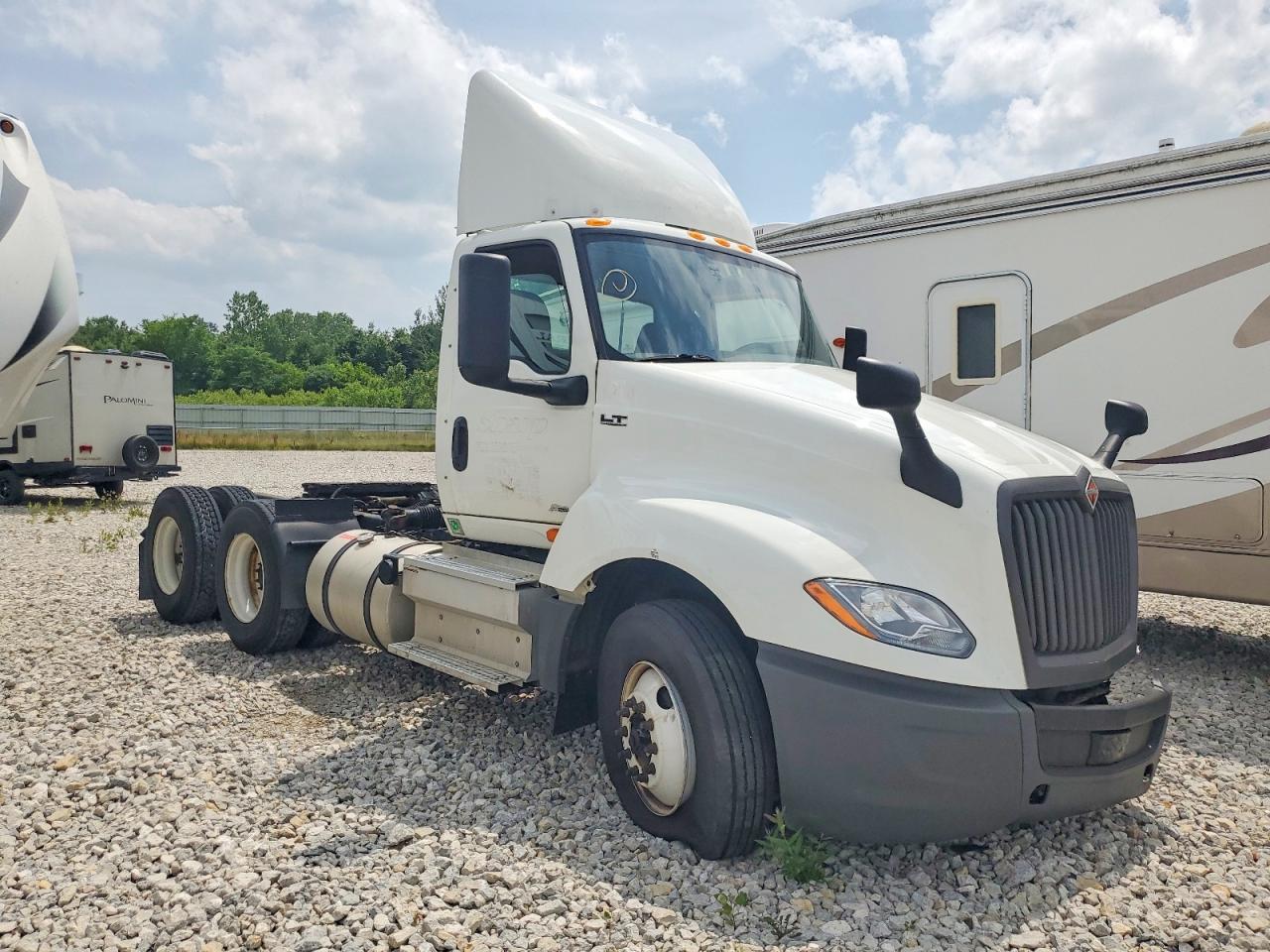 2025 International LT VIN 3HSDZTZR9SN123307 — COPART salvage auction photo