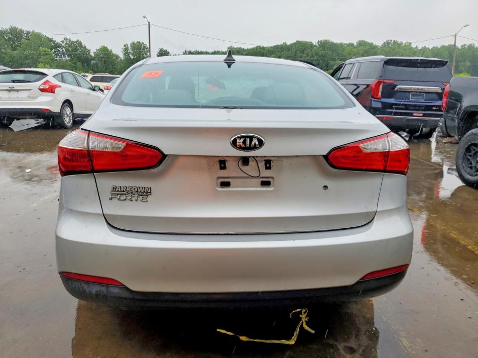 2015 Kia Forte VIN KNAFK4A6XF5434045 COPART salvage auction — FRONT END, KY - CERT OF TITLE-SALVAGE, sold $375 on 2026-07-30 (photo 6)