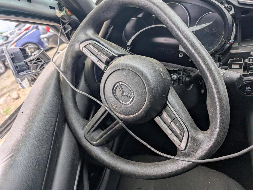 2021 Mazda 3 VIN JM1BPAK73M1312267 COPART salvage auction — SIDE, Qc - Irrecuperable, sold $2,250 on 2026-07-07 (photo 9)