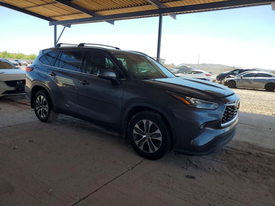2020 Toyota VIN 5TDGZRBH9LS514037 COPART salvage auction — SIDE, Az - Cert Of Title - Salvage, sold $11,000 on 2026-07-16 (photo 4)