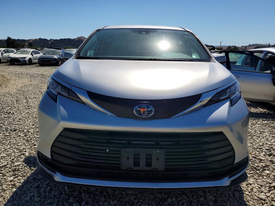 2021 Toyota VIN 5TDKRKEC6MS012461 COPART salvage auction — REAR END, Salvage Title, sold $9,100 on 2026-07-14 (photo 5)